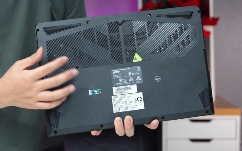 Máy tản nhiệt tốt với quạt đôi, nhiệt ổn định và hỗ trợ nâng cấp RAM, SSD linh hoạt