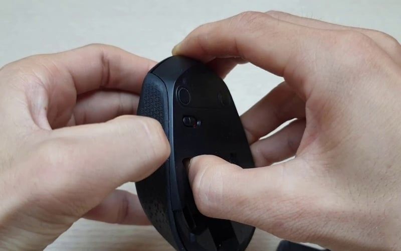 Đảm bảo bạn đã bật nút nguồn của chuột không dây