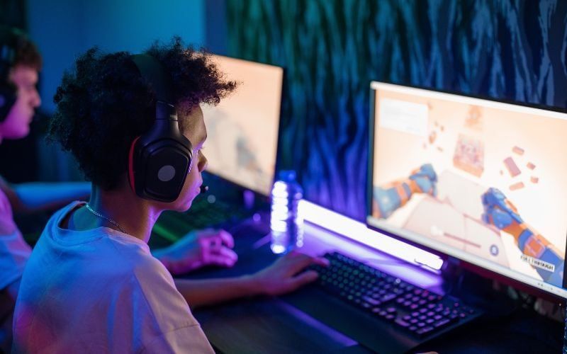 Game thủ chuyên nghiệp nên ưu tiên sử dụng cổng DisplayPort 1.4 trở lên