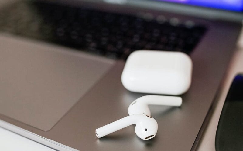 AirPods có thể chuyển đổi mượt mà giữa các thiết bị Apple dùng chung iCloud