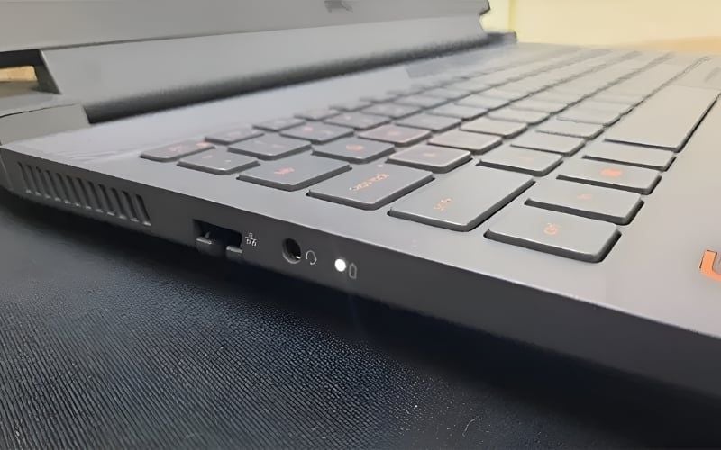 Đèn nháy luân phiên trắng và vàng là dấu hiệu lỗi phần cứng