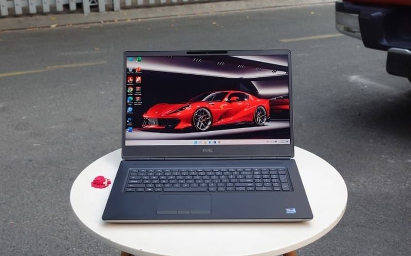 Dell Precision có dải đèn LED báo hiệu&nbsp;pin laptop ở bên hông
