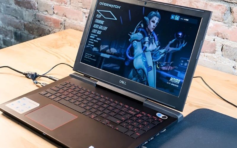 Vừa sạc vừa sử dụng khiến pin laptop lâu đầy