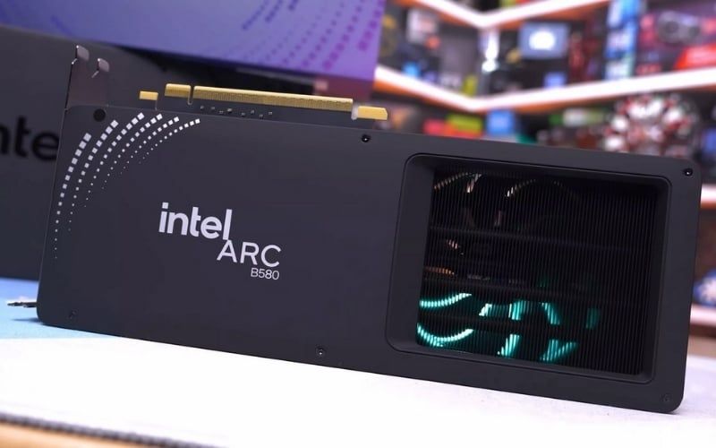 DLSS của NVIDIA nổi bật với chất lượng và tăng FPS, trong khi XeSS của Intel linh hoạt, đa nền tảng