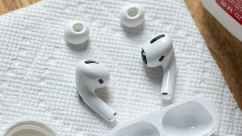 Làm khô tai nghe đúng cách giúp giảm nguy cơ chạm mạch
