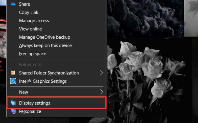 Nhấp chuột phải vào Desktop, chọn Display settings