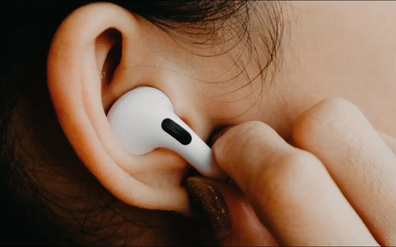 Adaptive EQ&nbsp;là tính năng cá nhân hóa âm thanh tự động,&nbsp;dựa trên cấu trúc sinh học riêng biệt của mỗi người