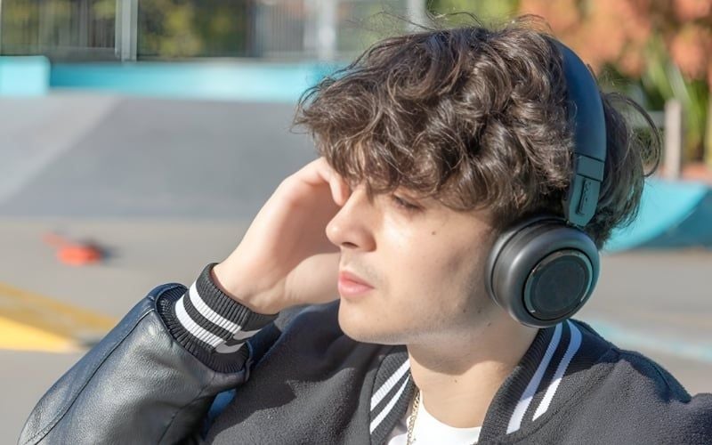 Stereo tạo chiều sâu, không gian rộng, tách kênh rõ và âm thanh chân thực hơn