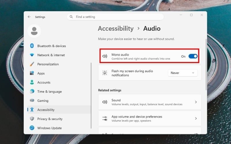 Gạt công tắc tại mục&nbsp;Mono audio&nbsp;sang trạng thái On
