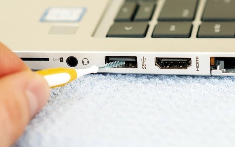 Vệ sinh các cổng kết nối để tối ưu kết nối bluetooth