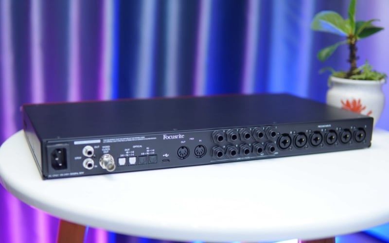 Trang bị card âm thanh rời&nbsp;giúp kỹ thuật xử lý tín hiệu âm thanh tốt hơn