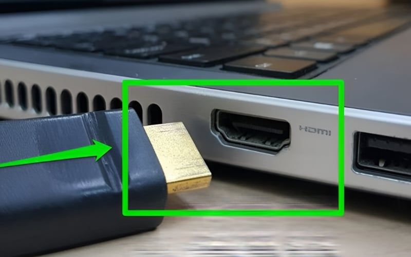 Cáp HDMI bị lỏng có thể khiến máy chiếu không nhận máy tính
