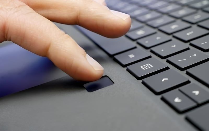 Cảm biến vân tay laptop là công nghệ sinh trắc học giúp đăng nhập nhanh vào laptop