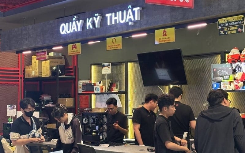 Đội ngũ kỹ thuật viên kiểm tra và xử lý