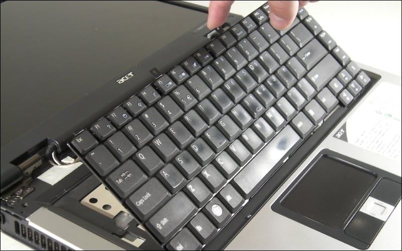 Người dùng nên thay bàn phím laptop khi lỗi phần cứng tái diễn nhiều lần