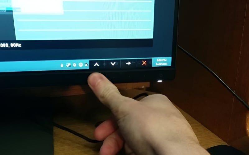 Chuột phải vào Desktop, chọn NVIDIA Control Panel