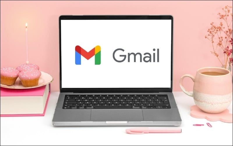 Gmail là dịch vụ email&nbsp;và&nbsp;tài khoản trung tâm giúp truy cập các dịch vụ trực tuyến của Google