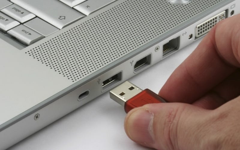 Cần kiểm soát chặt chẽ việc cắm USB vào máy để hạn chế virus