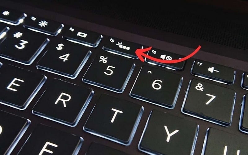 Hãy tìm một phím có&nbsp;biểu tượng đèn&nbsp;bàn phím