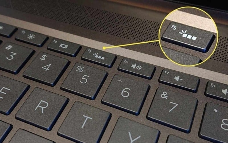 Sử dụng tổ hợp phím tắt để thay đổi màu sắc bàn phím