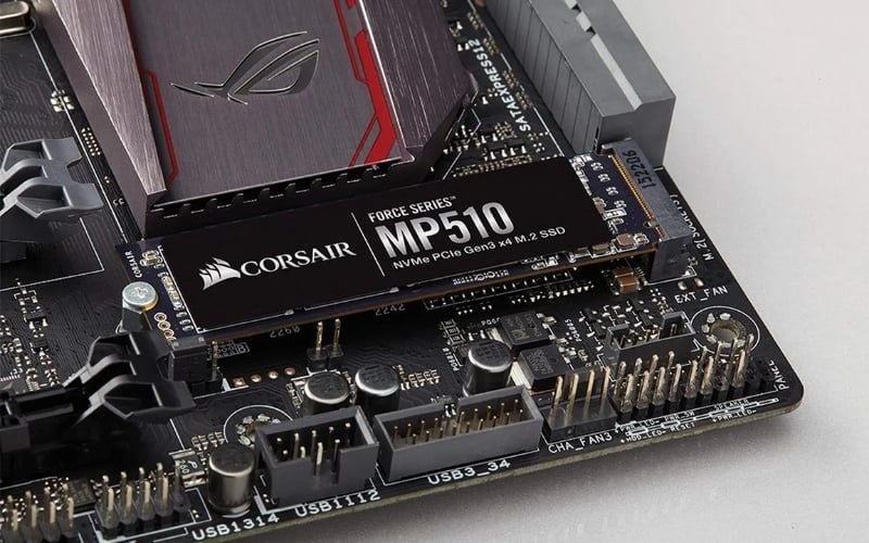 Cần kiểm tra main hỗ trợ chuẩn SATA hay M.2 để chọn SSD phù hợp