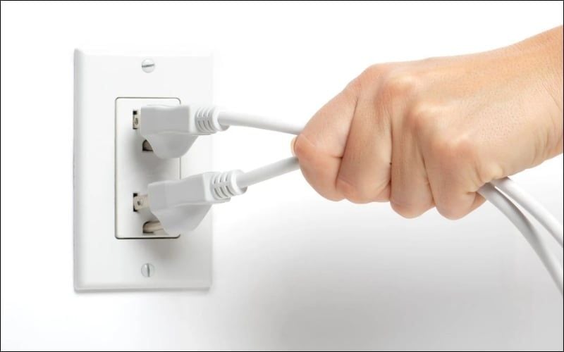 Ngắt toàn bộ nguồn điện trước khi thao tác