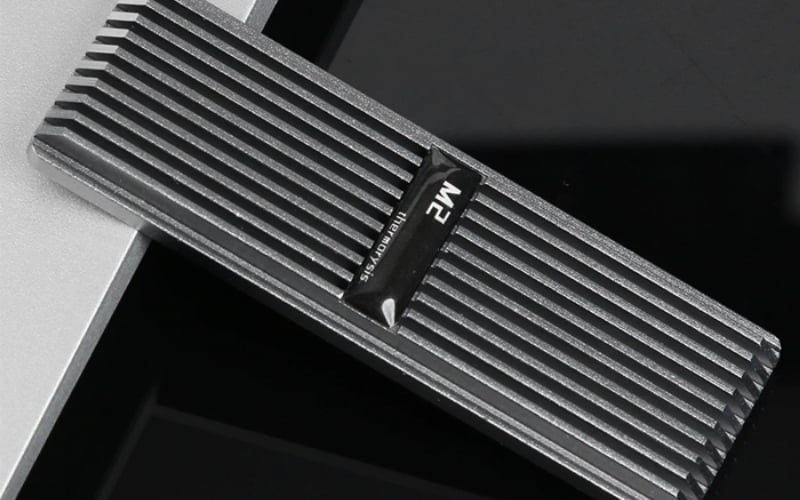 Trang bị&nbsp;tản nhiệt rời để duy trì mức nhiệt ổn định