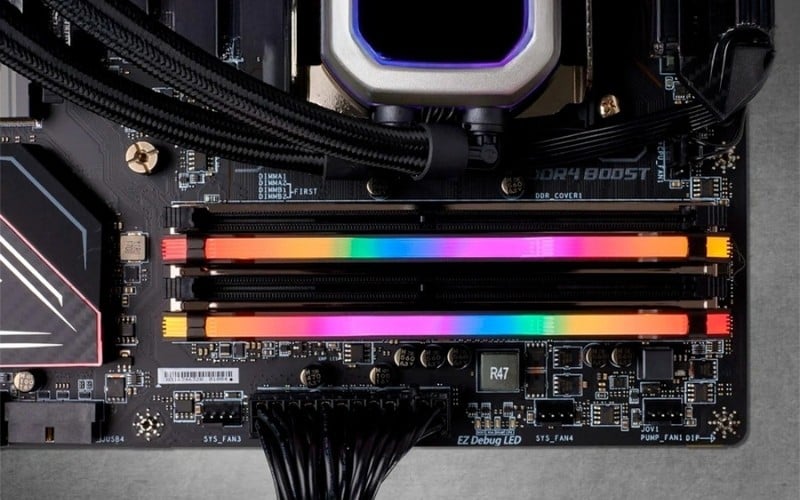 Công nghệ Dual Channel cho phép hệ thống chạy hai thanh RAM cùng lúc để nhân đôi băng thông dữ liệu