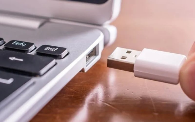 Ưu tiên kết nối bằng cáp USB nếu cần chép file lớn