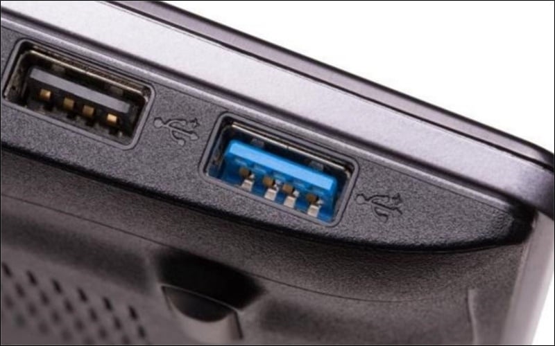 Kiểm tra cổng USB trên laptop&nbsp;để đảm bảo cổng không bị bám bụi hay lỏng lẻo