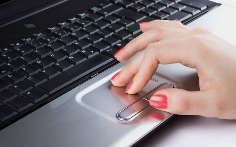 Kiểm tra bàn phím và Touchpad