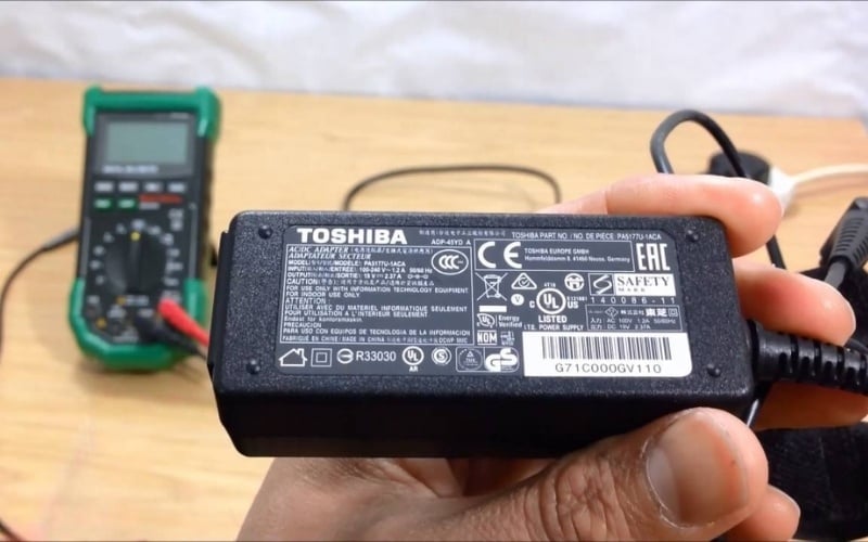 Kiểm tra phụ kiện đi kèm