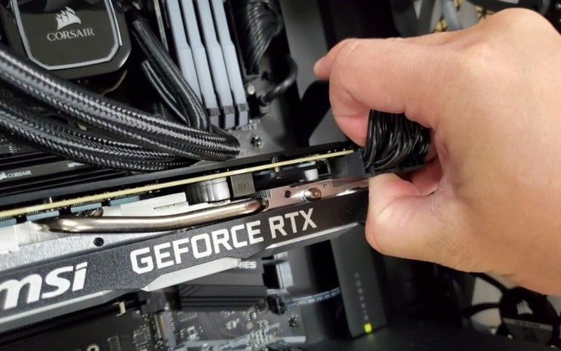 Card màn hình mạnh mẽ hỗ trợ xuất hình ảnh ra nhiều màn hình cùng lúc với độ phân giải cao và tần số quét lớn