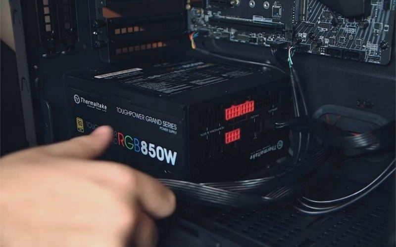 Kiểm tra công suất khuyến nghị của nhà sản xuất card và so sánh với công suất bộ nguồn (PSU)