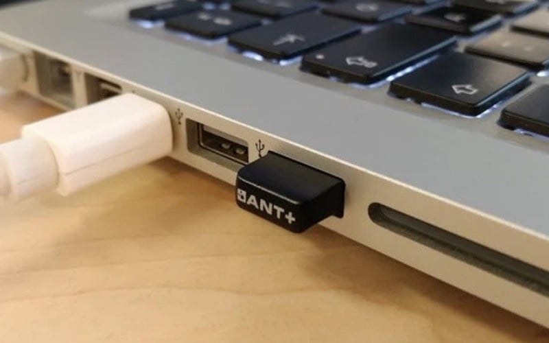 Tháo tất cả các thiết bị ngoại vi đang kết nối với máy