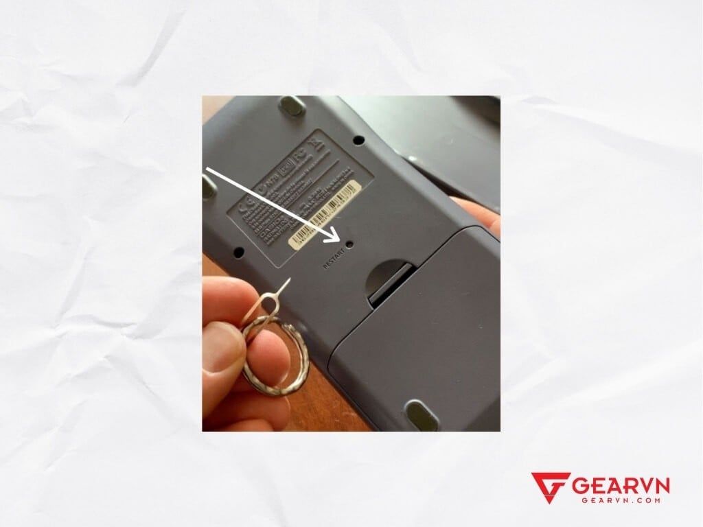 Reset máy tính Casio bằng nút vật lý - GEARVN
