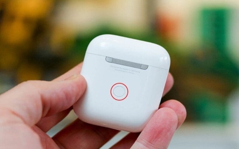 Nhấn và giữ nút nguồn từ 7 - 10 giây