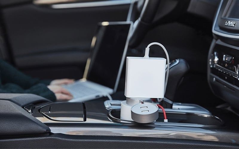 Người dùng có thể sạc laptop trên xe ô tô trong khi di chuyển