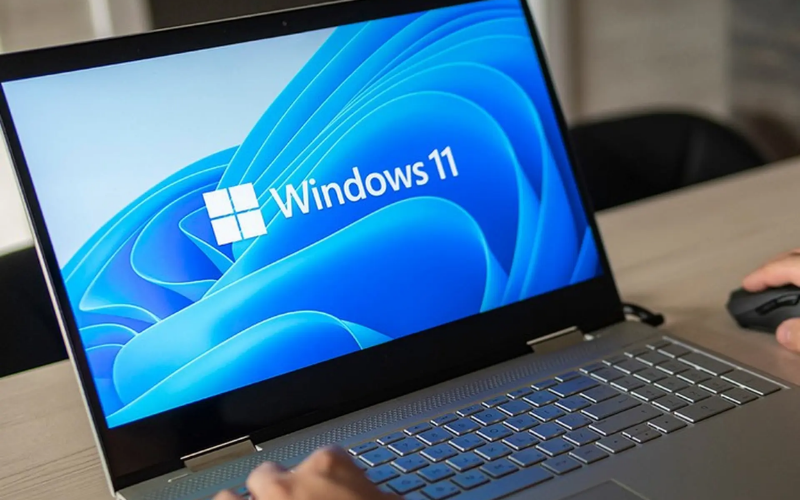 Bạn cần khởi động máy và thiết lập Windows sau khi mở máy