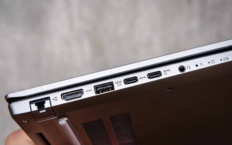 Kiểm tra các cổng kết nối trên laptop của bạn