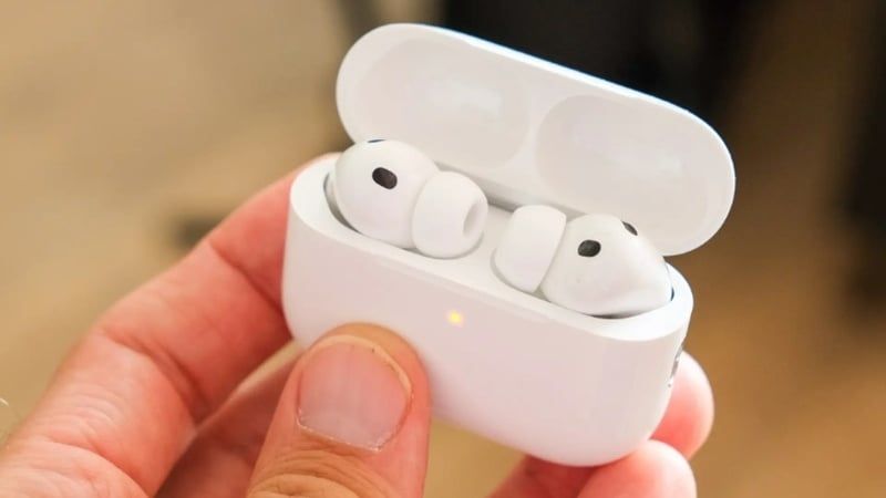 Cất giữ tai nghe trong hộp sạc