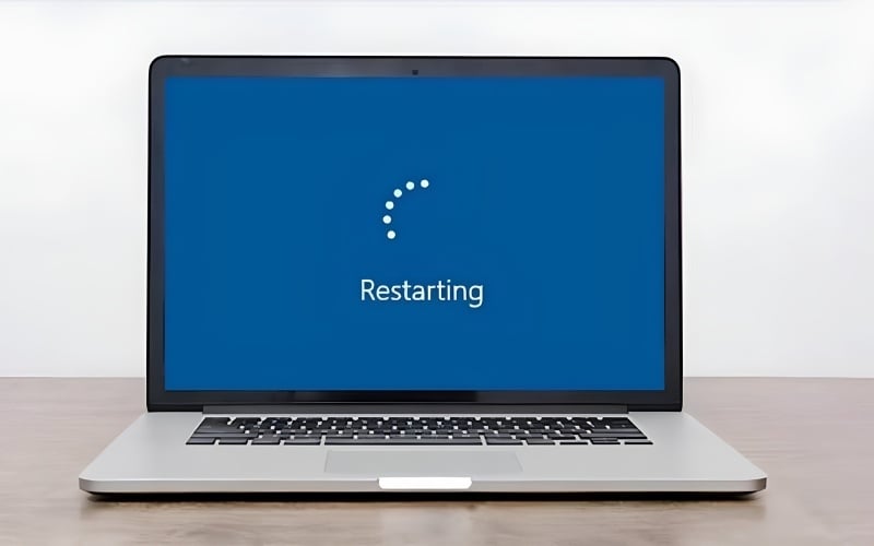 Thử khởi động lại laptop nếu Microsoft Store không khởi động được