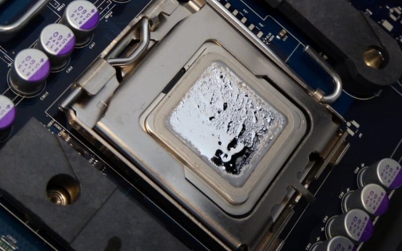 Keo tản nhiệt bị khô khiến laptop bị quá nhiệt