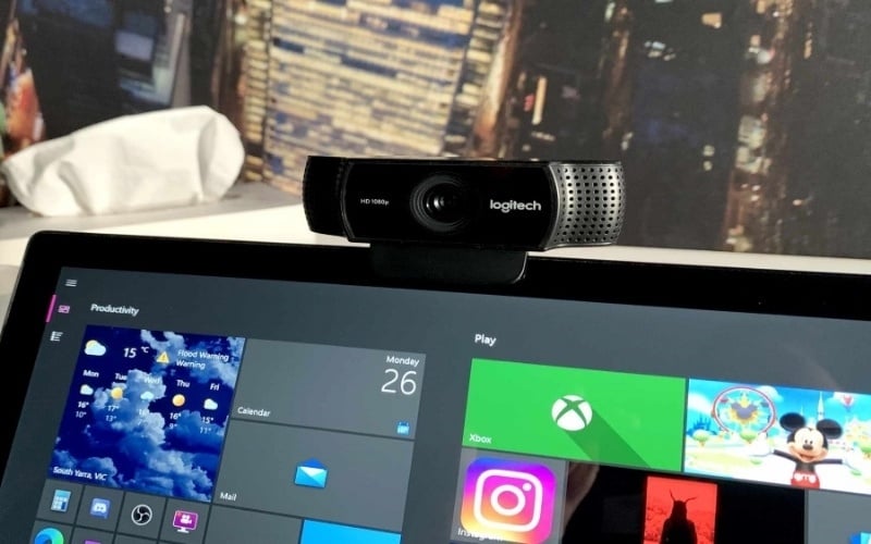 Với webcam gắn ngoài, cách an toàn nhất là rút dây cắm USB sau khi sử dụng xong