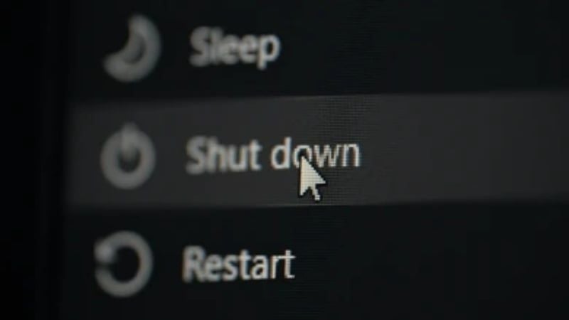 Chọn lệnh Shutdown để tắt máy hoàn toàn