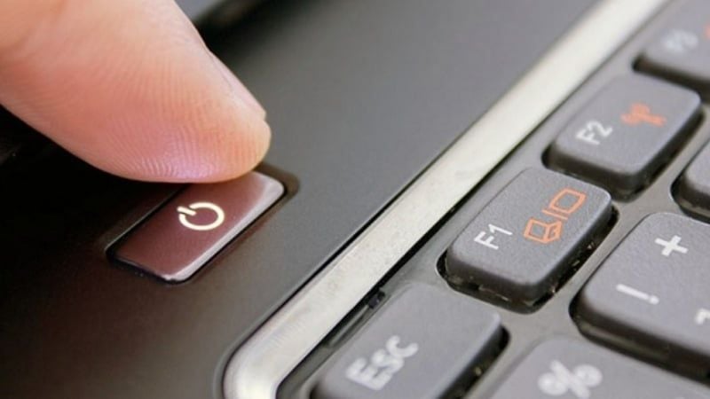 Nhấn giữ nút nguồn