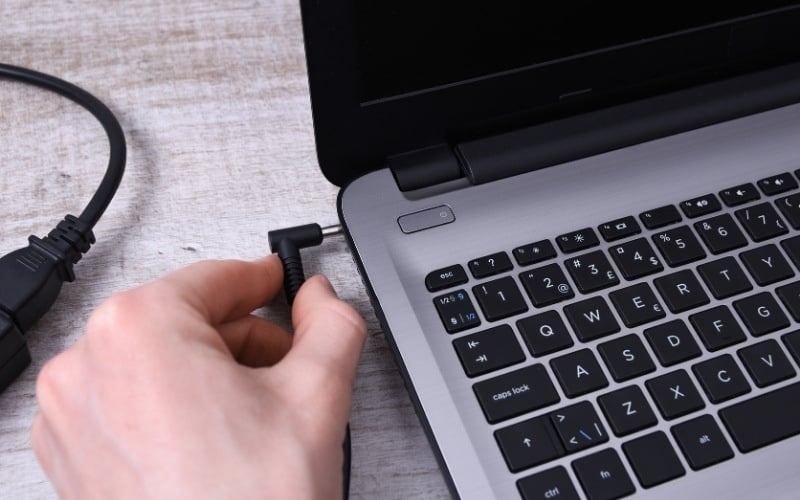 Laptop mới mua không cần xả pin 3 lần đầu