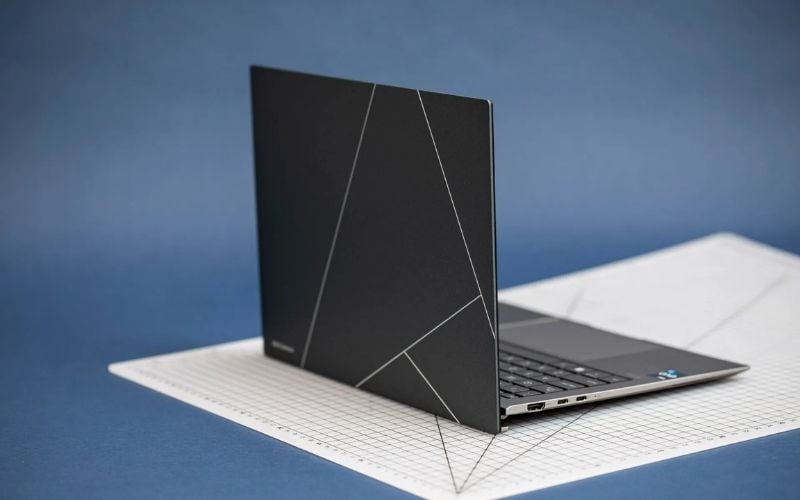 GearVN mang đến laptop camera IR chính hãng, giá tốt, bảo hành rõ ràng, hỗ trợ tận tâm qua showroom và hotline