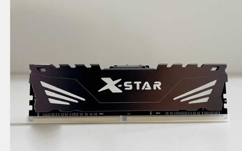 Tản nhiệt RAM hay heatsink RAM là lớp vỏ bọc bên ngoài các chip nhớ