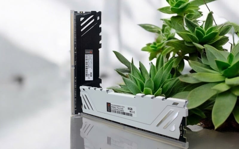 Lớp vỏ tản nhiệt giúp ngăn chặn bụi bẩn bám trực tiếp vào linh kiện và hạn chế rủi ro từ tĩnh điện